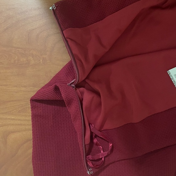 Maroon shorts - Picture 4 of 5